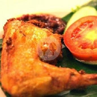 Lalapan Ayam Goreng menu Lalapan Mbak Itin, Ahmad Yani