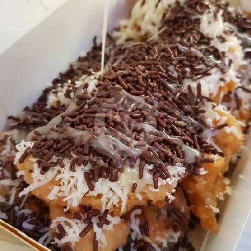 Mega Diskon 1 Pisang Keju + 1 Pisang Keju Coklat menu Gorengan Pisang Keju Pojok Alfamart, Kerobokan