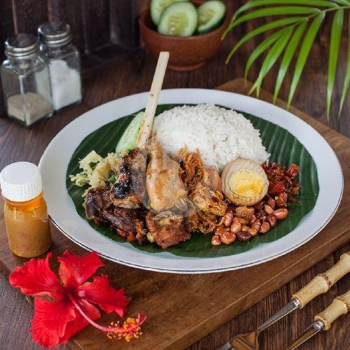 Nasi Bungkus Komplit menu Nasi Ayam Kedewatan Ibu Mangku, Seminyak