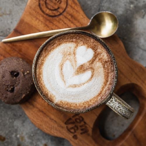 Hot Coffe Latte menu Iam Vegan Babe, Tanah Barak