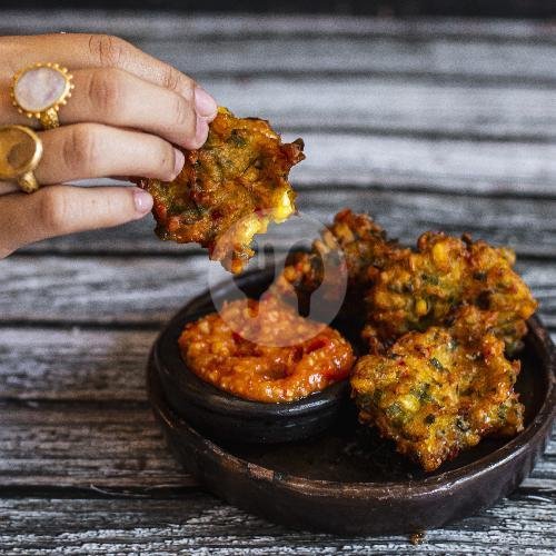 Jhoii Local Eats: A Vegan Paradise in Bali
