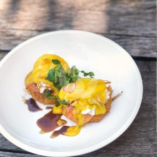 Egg Benny Salmon menu Mowies Berawa, Canggu