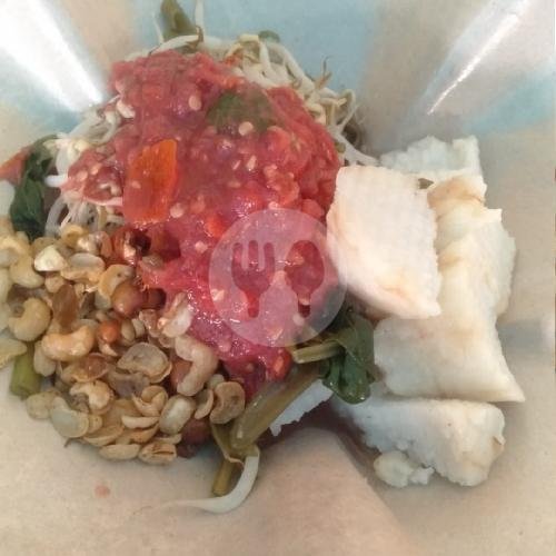 Tipat Plecing menu Warung Rujak Bunga, Gadung