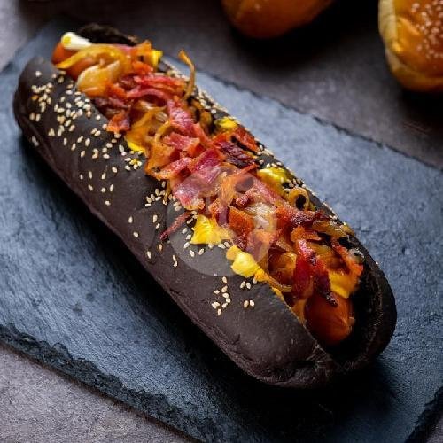 REGULAR BLACK HOTDOG menu Suka Hotdogs Seminyak, Batu Belig