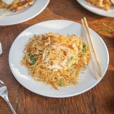 Bihun goreng ayam menu Warung Dedalu