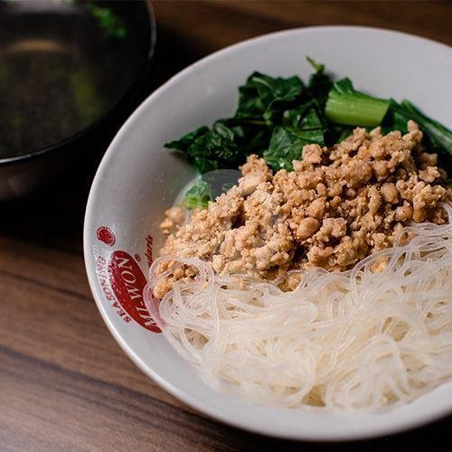 Bihun Ayam menu Mie Bandung, Sesetan