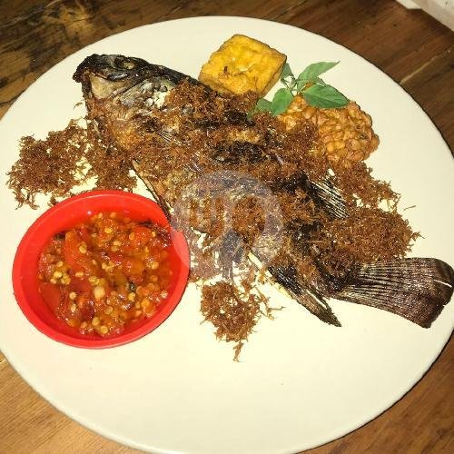 paket nasi ikan goreng mujair serundeng menu Warung Nasi Campur Manado, Denpasar