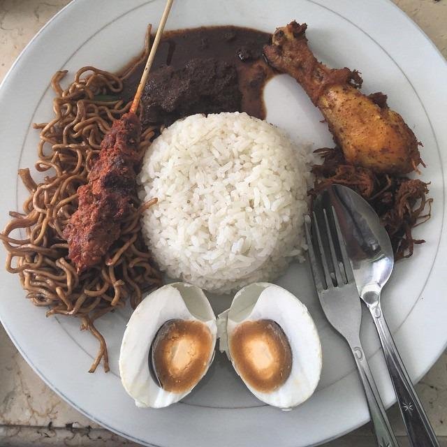 Nasi Box Paket 2 (Ayam) menu Warung Zaenah, Kuta