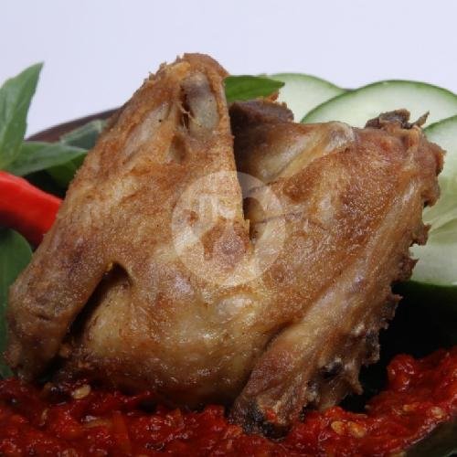 Ayam Goreng menu Warung Robert Jr, Jimbaran
