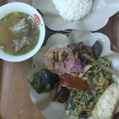 Discover the Flavors of Bali at Warung Babi Guling Bu Made in Kuta