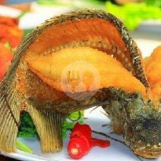Ikan Gurami Goreng Kremes menu Wr. Ayam Kremes Special 3, Taman Pancing