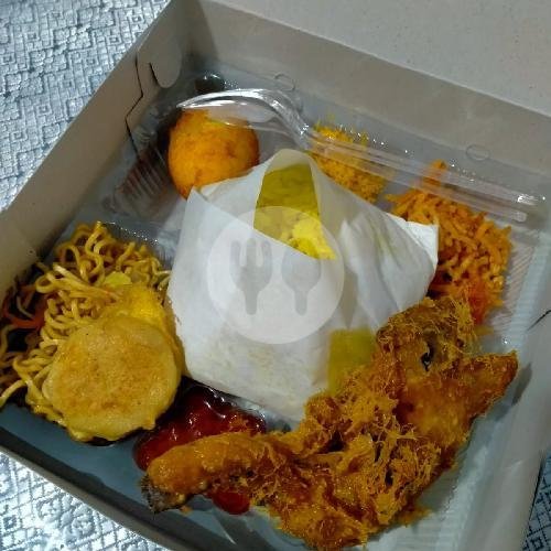 Nasi Kuning Komplit Box menu Kuliner Angel Amber, Taman Griya