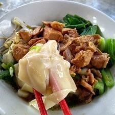 Pangsit Kuah menu Mie Ayam Rock N Roll, Pemogan