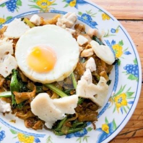 Kwetiaw Goreng Gila Ayam + Es Teh menu Nasi Goreng Gila Gorilla, Pulau Komodo