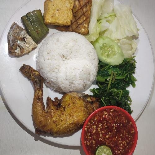 Ayam Paha + Nasi Putih menu Nasi Tempong Bu Bella, Pemogan