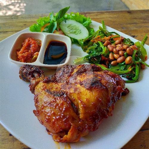 Ayam Bakar menu Warung Kemulan Blumbungan, Abiansemal
