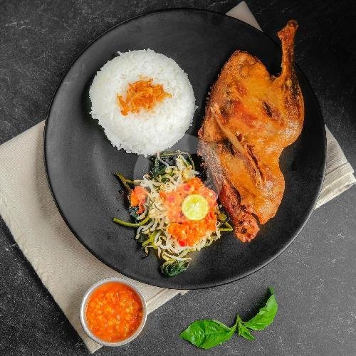 Bebek Goreng Garing menu The Old Champ Cafe, Merdeka