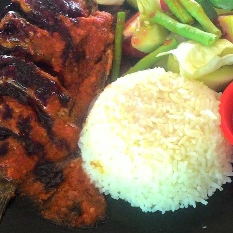 Ikan Pedas Manis menu Lalapan Makrul, Senggigi