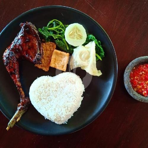 Nasi Ayam Bakar Paha Lalapan menu Ayam Goreng Kampung, Gatsu Barat