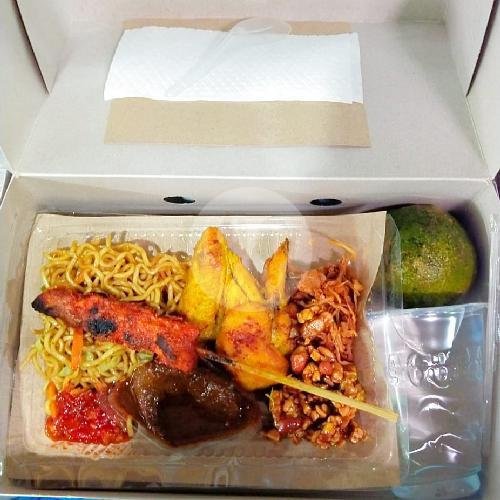 Nasi Box Campur Spesial menu Warung Zaenab, Sesetan