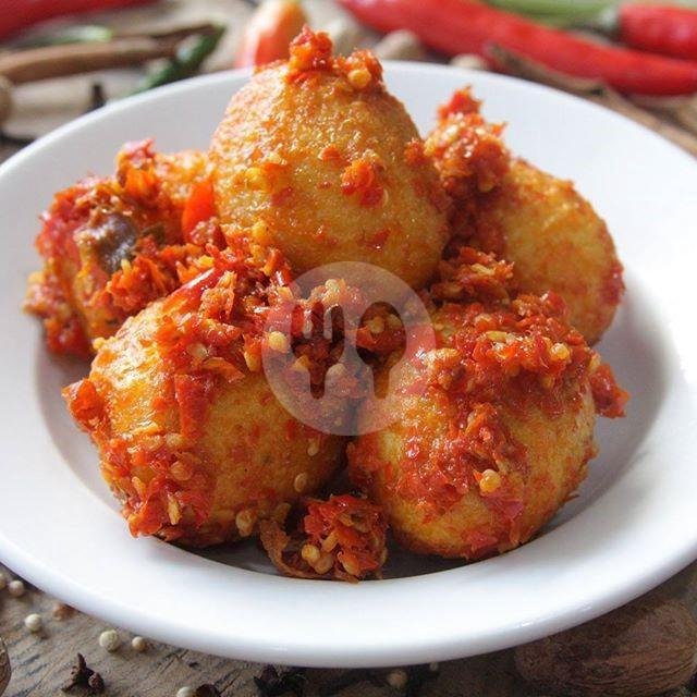 Telur Balado menu Salero Bundo Masakan Padang, Cilinaya