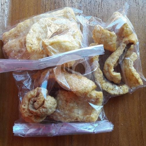 Krupuk babi menu Babi Guling I Nyoman Siring Penatih, Abiansemal