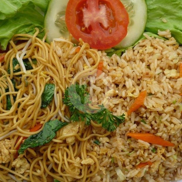 Nasi Goreng Sharing menu Warung Papa Sanz, Teuku Umar Barat