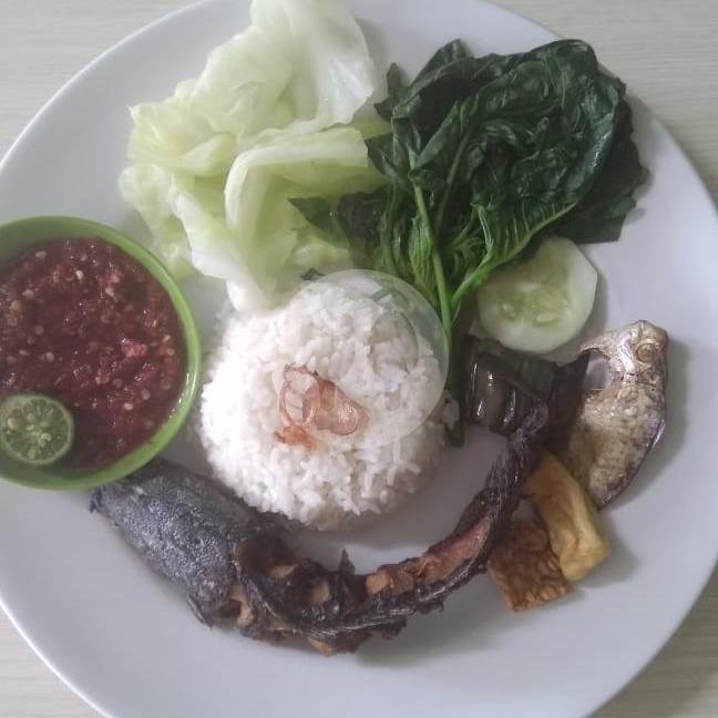 Lele + Nasi menu Nasi Tempong Bu Bella, Pemogan