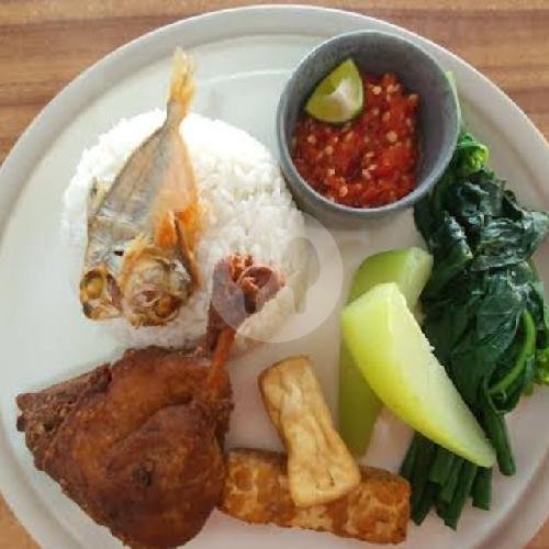Nasi tempong bebek goreng menu Warung Wulan, Perum. Gria Nuansa Raya