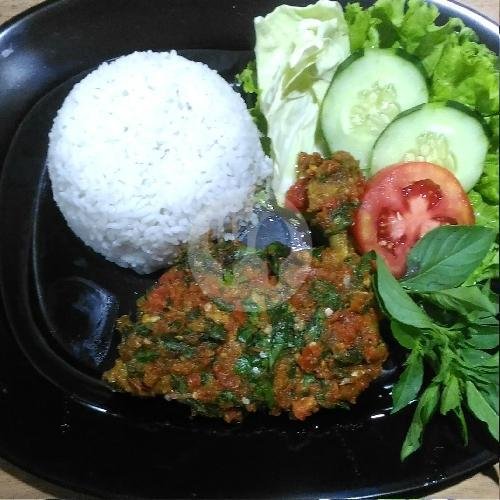 Ayam Penyet menu Warung Ramadhan, Raya Semat