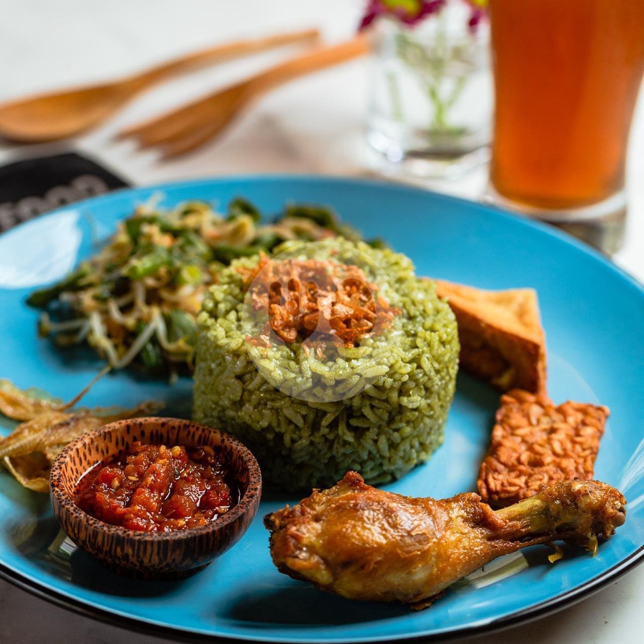 Nasi Uduk Ijo Ayam Potong menu Ayam Goreng Kampung, Gatsu Barat