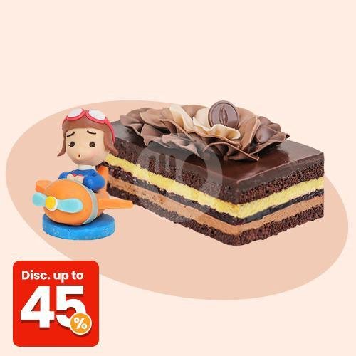 Cake + Topper Character menu Dapur Cokelat Denpasar, Gatot Subroto