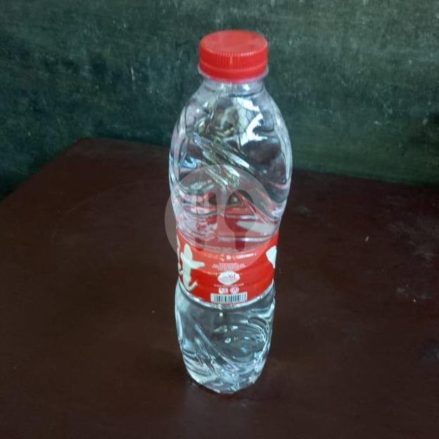 Air Mineral menu Babi Guling Men Repot, Noja