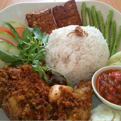 Ayam Penyet + Nasi Putih menu Lalapan Doa Dua Ibu, Panji