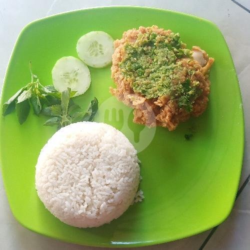 Ayam Geprek Paha Atas Sambel Ijo + Nasi menu Warung Lalapan Madura, Jl. Pidada