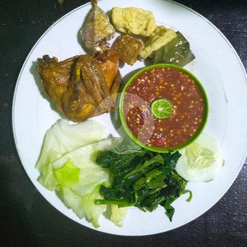 Ayam Dada Tanpa Nasi menu Nasi Tempong Bu Bella, Jl Glogor Carik No 184