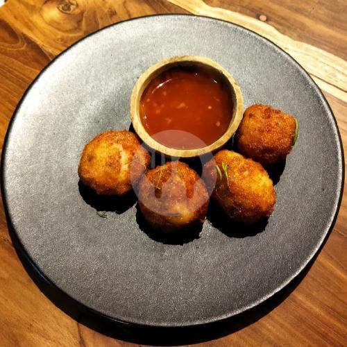 Deep Fried Prawn Balls menu Lemongrass Thai, Legian