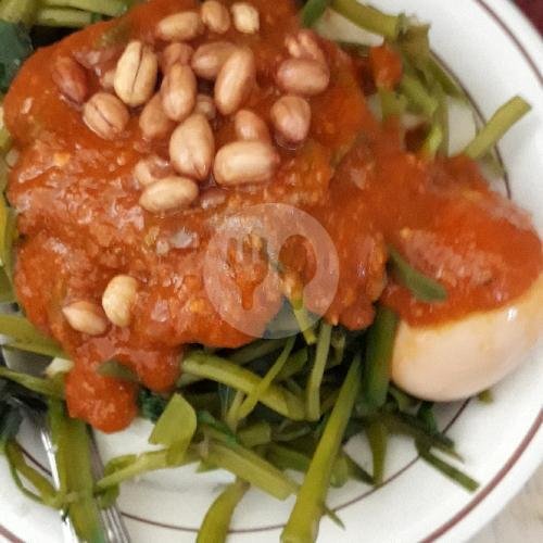 Tipat Plecing + Telur menu Warung Rujak Gus Arta, Denpasar