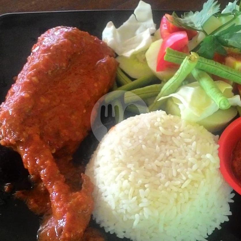 Lalapan Makrul: A Hidden Culinary Gem in Senggigi