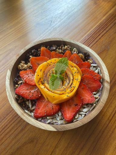 MIXED BERRY SMOOTHIE BOWL (AD008) menu ADDICTED CAFE, SANDWICH, COFFEE, JUICES, BURGERS, Umalas