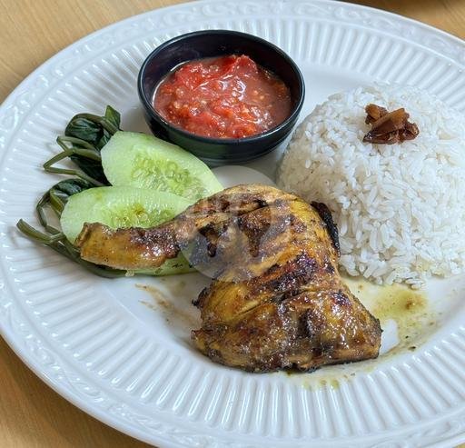 Ayam Bakar menu Ayam Plecing Kampung, Renon