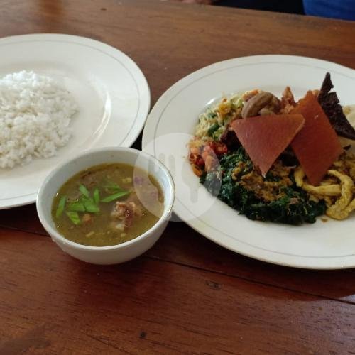 A Culinary Journey at Warung Babi Guling Cahaya Drupadi: A Must-Try in Bali