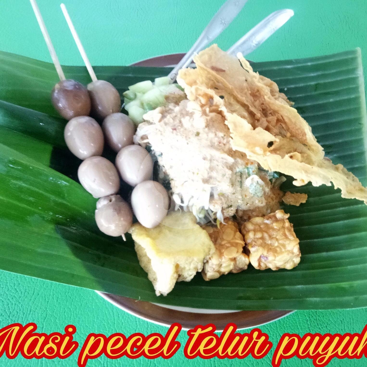 Nasi Pecel + Telur Puyuh menu Nasi Pecel Pincuk Sambal Tumpang Marem Nganjuk, Teuku Umar