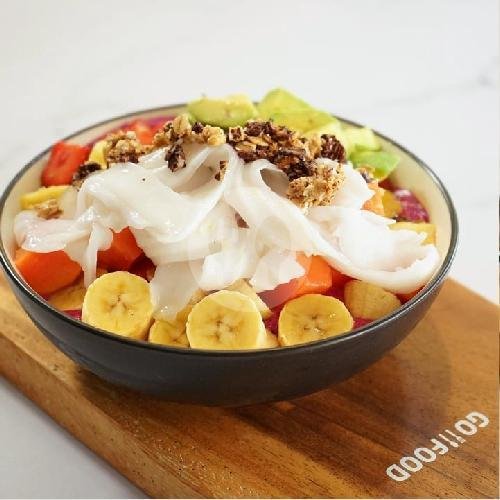 Yellow SmothieBowl menu Coconut Juice & Fruitsalad (WARUNG KHAZANAH), Canggu