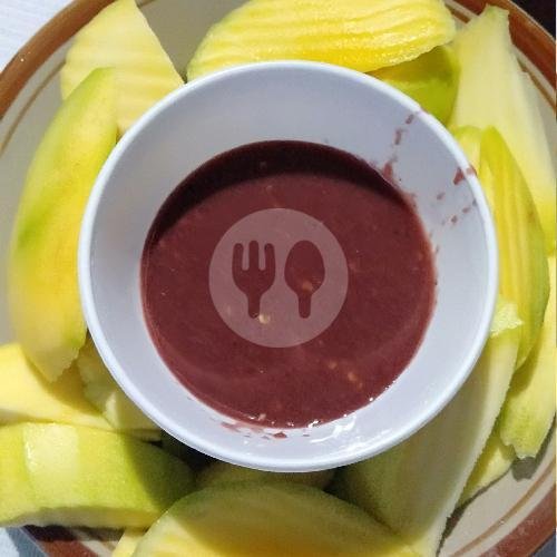 Mangga Potong  Sambel Terasi(Mangga Trgantung Persediaan Yg Ada) menu Rujak Bumbu Desa, Selaparang