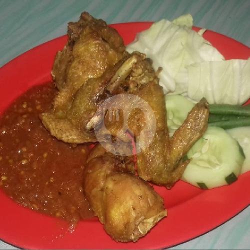 Lalapan Ayam Goreng menu Lalapan Podo Moro Oi, Selaparang