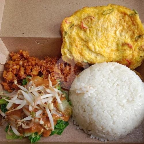 Nasi Pecel Telor Dadar menu Ayam Bakar Lalapan Warung Sriwijaya, Jalan Tunjung 2 Kerobokan